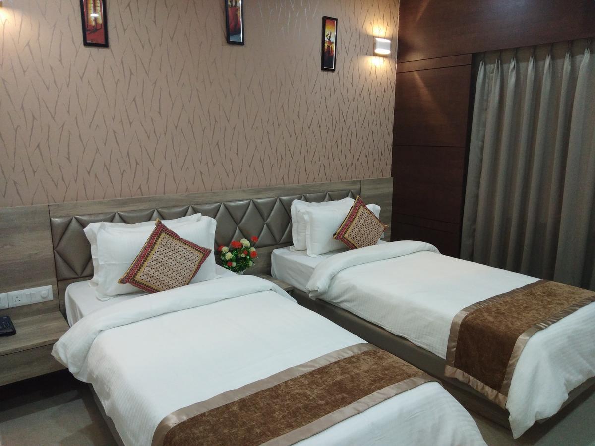 Hotel Welkin Residency Tezpur エクステリア 写真